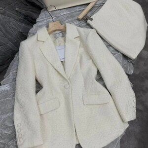 Chic tweed suit, NWT brand new.